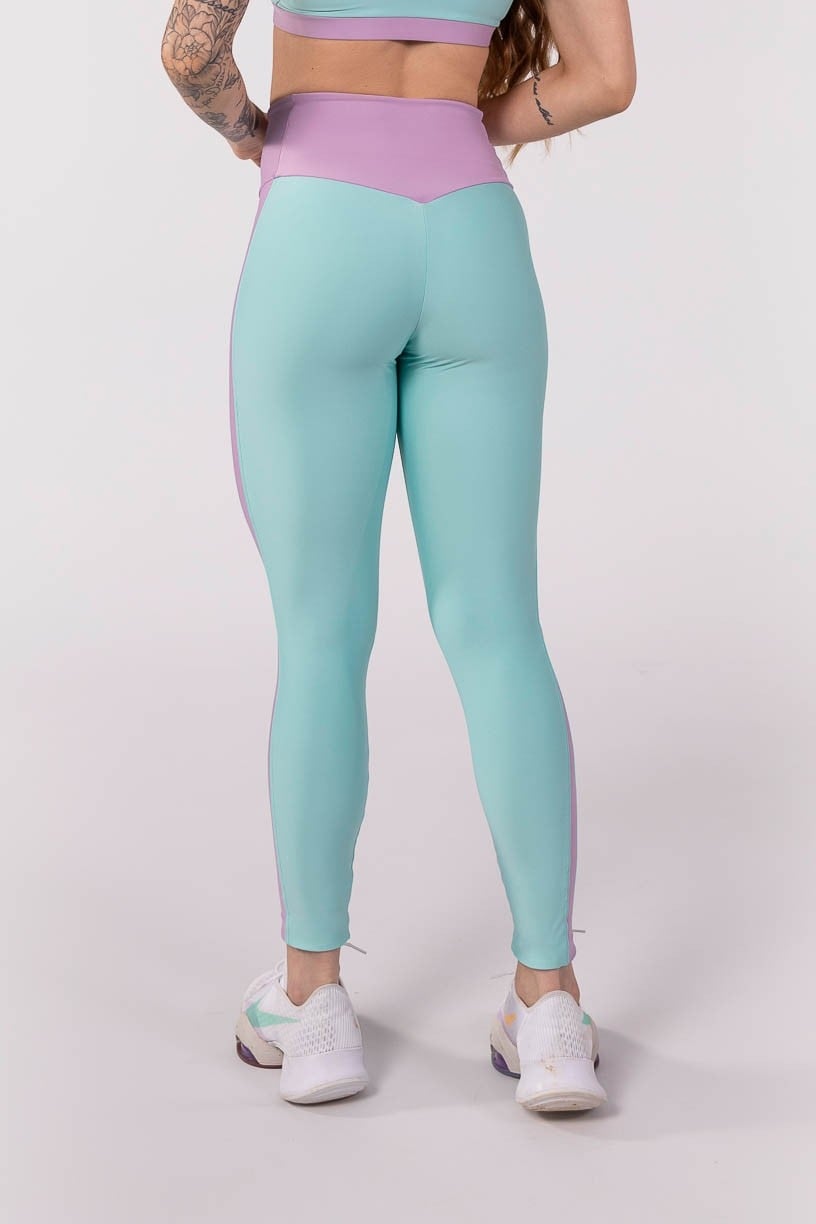 Calça Legging com Cós em V e Faixas Laterais (Verde / Lilás) | Ref: K3796-A