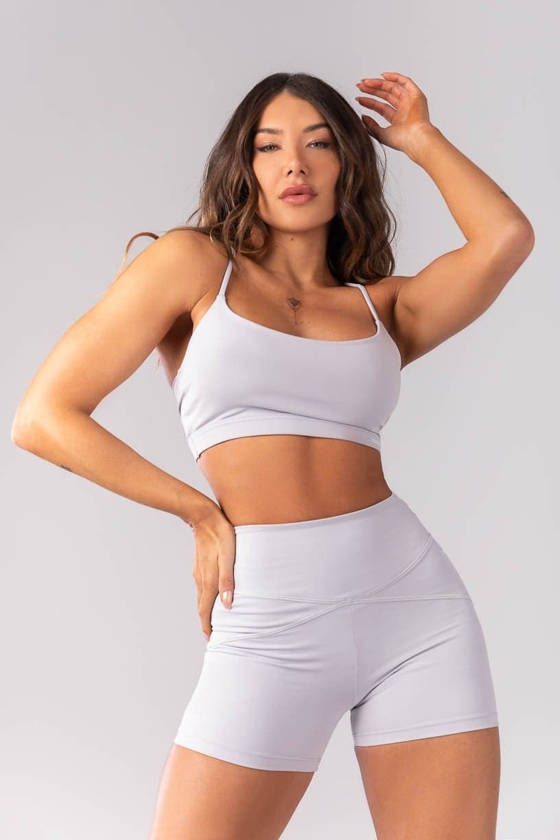 Short com Recortes no Quadril (Cinza Claro) | Ref: K4136-C