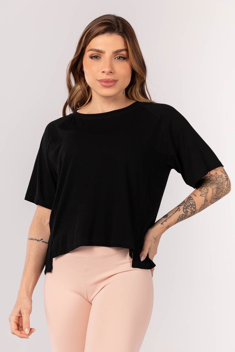 Blusa Raglan com Costas Alongadas (Preto) | Ref: K4260-A
