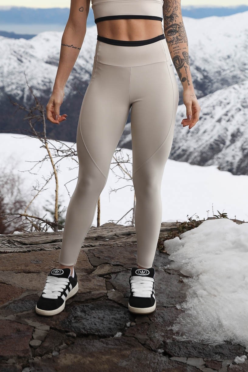 Calça Legging com Recorte e Cós de Vira (Bege / Preto) | Ref: K4274-A