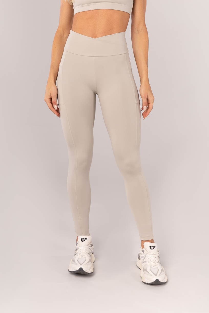 Calça Legging com Cós Transpassado e Bolsos (Bege Acinzentado) | Ref: K4360-B