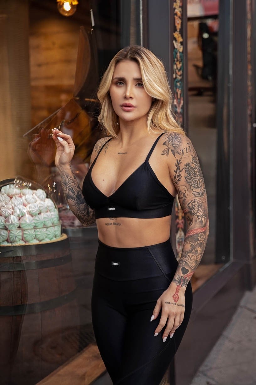 Top Triângulo Canelado com Alças Reguláveis (Preto) | Ref: K4430-A