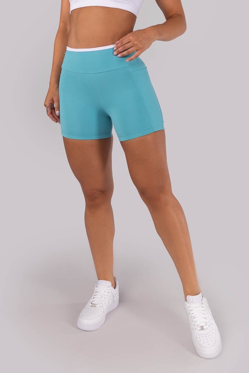 Short com Bolsos e Cós de Vira (Brisa / Branco) | Ref: K4568-B