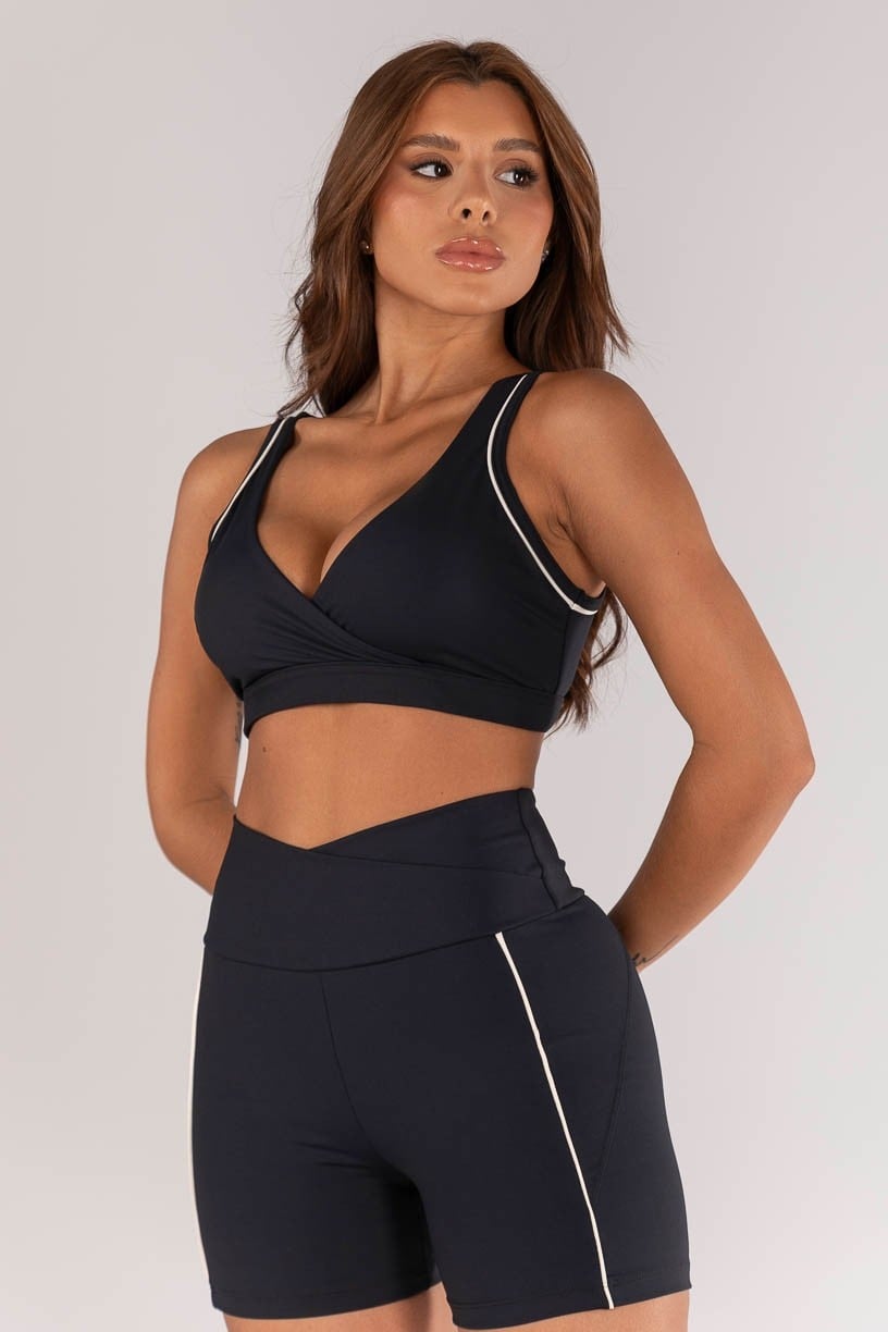 Short com Cós Transpassado com Vivo (Preto / Vanilla) | Ref: K4620-A