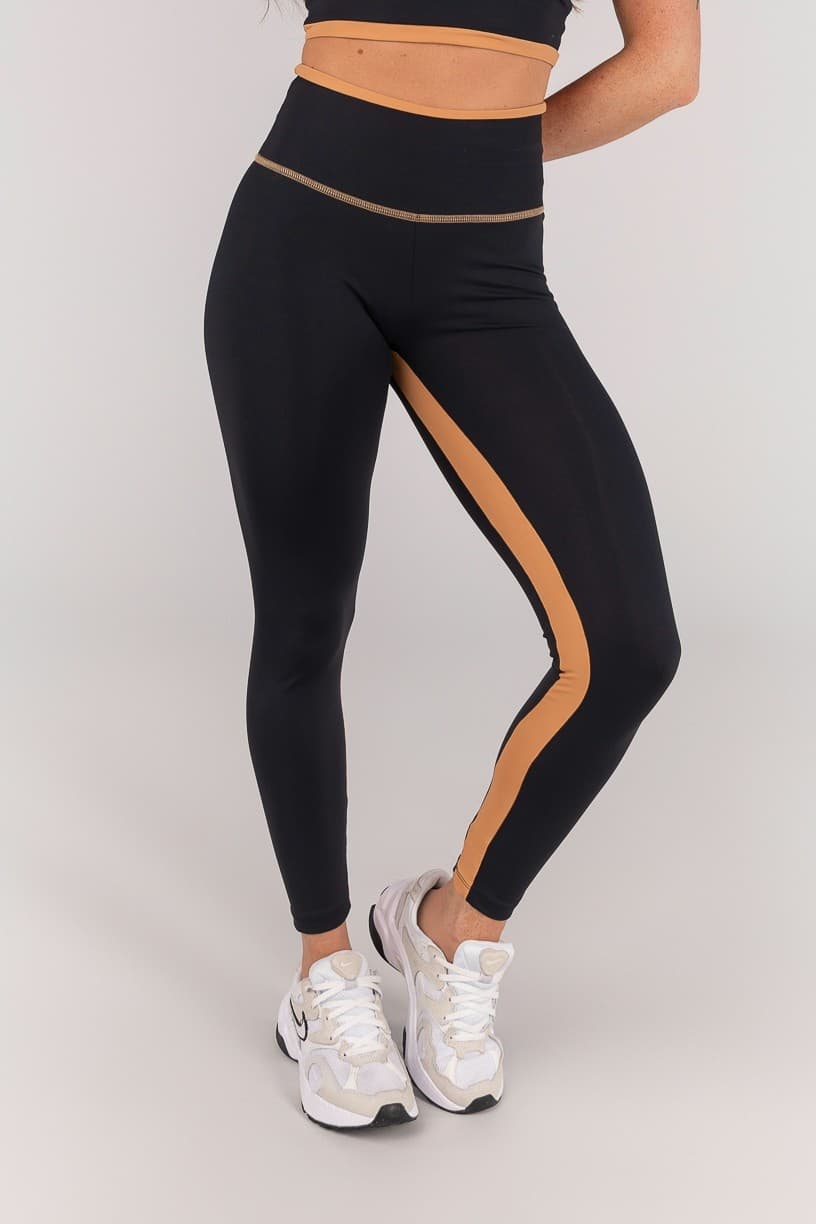 Calça Legging com Vira e Recorte Entrepernas (Preto / Caramelo) | Ref: K4667-A