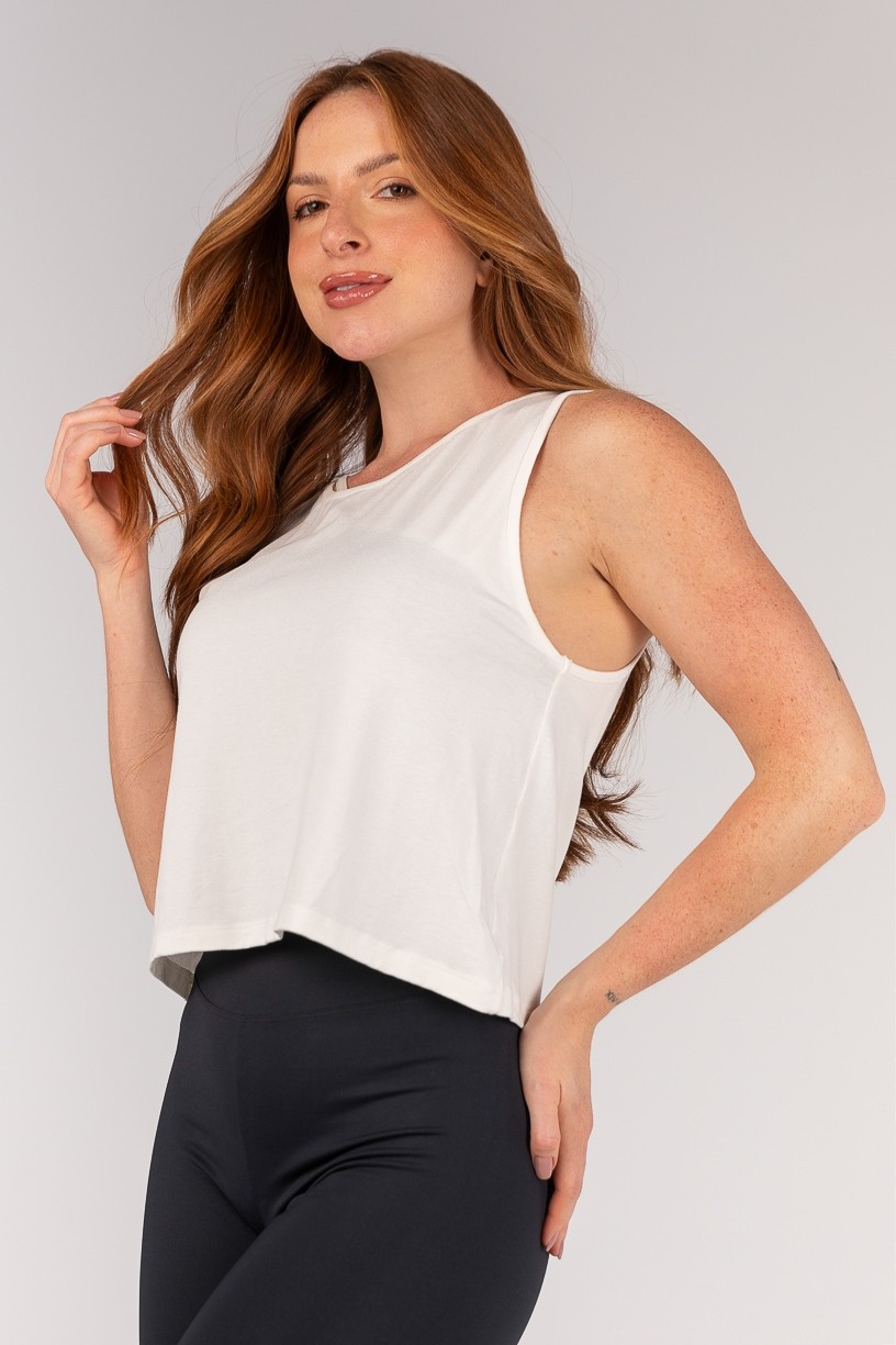 Regata Curta com Abertura nas Costas (Off-White) | Ref: K4674-B