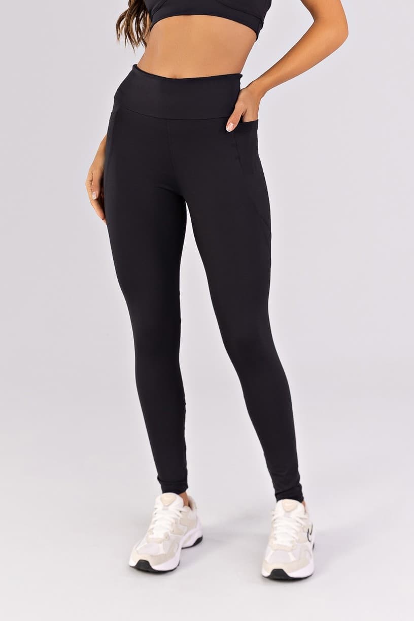 Calça Legging com Bolsos e Recortes (Preto) | Ref: K4782-A