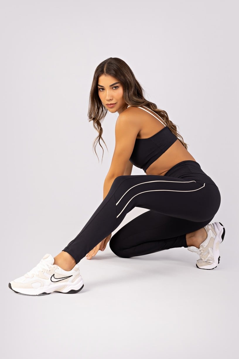 Calça Legging com Recortes e Vivos Duplos (Preto / Off-White) | Ref: K4785-A
