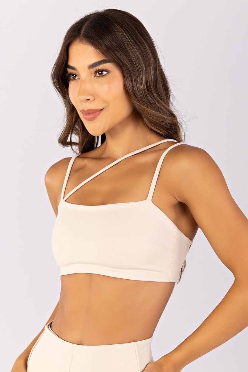 Top com Decote Reto e Alças Assimétricas (Off-White) | Ref: K4799-B