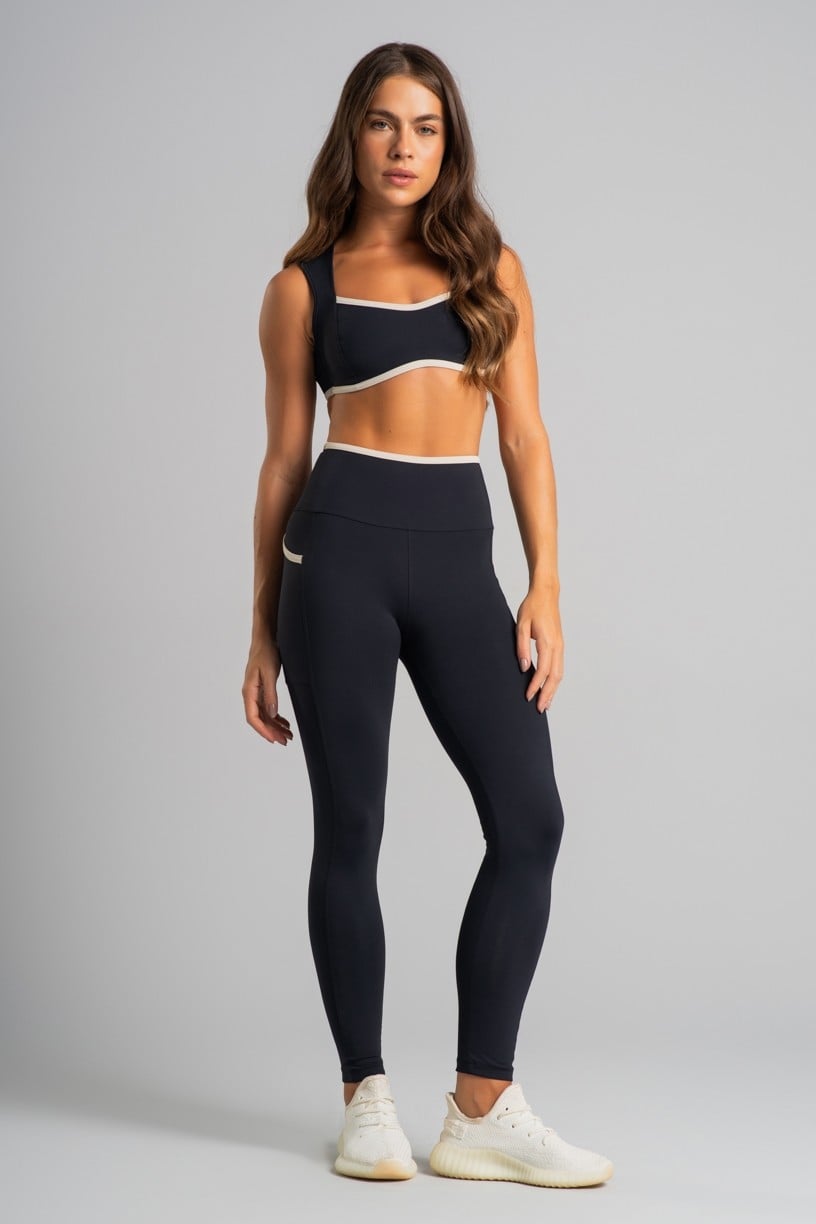 Top com Alças Largas e Viés Contrastante (Preto / Off-White) | Ref: K4830-A