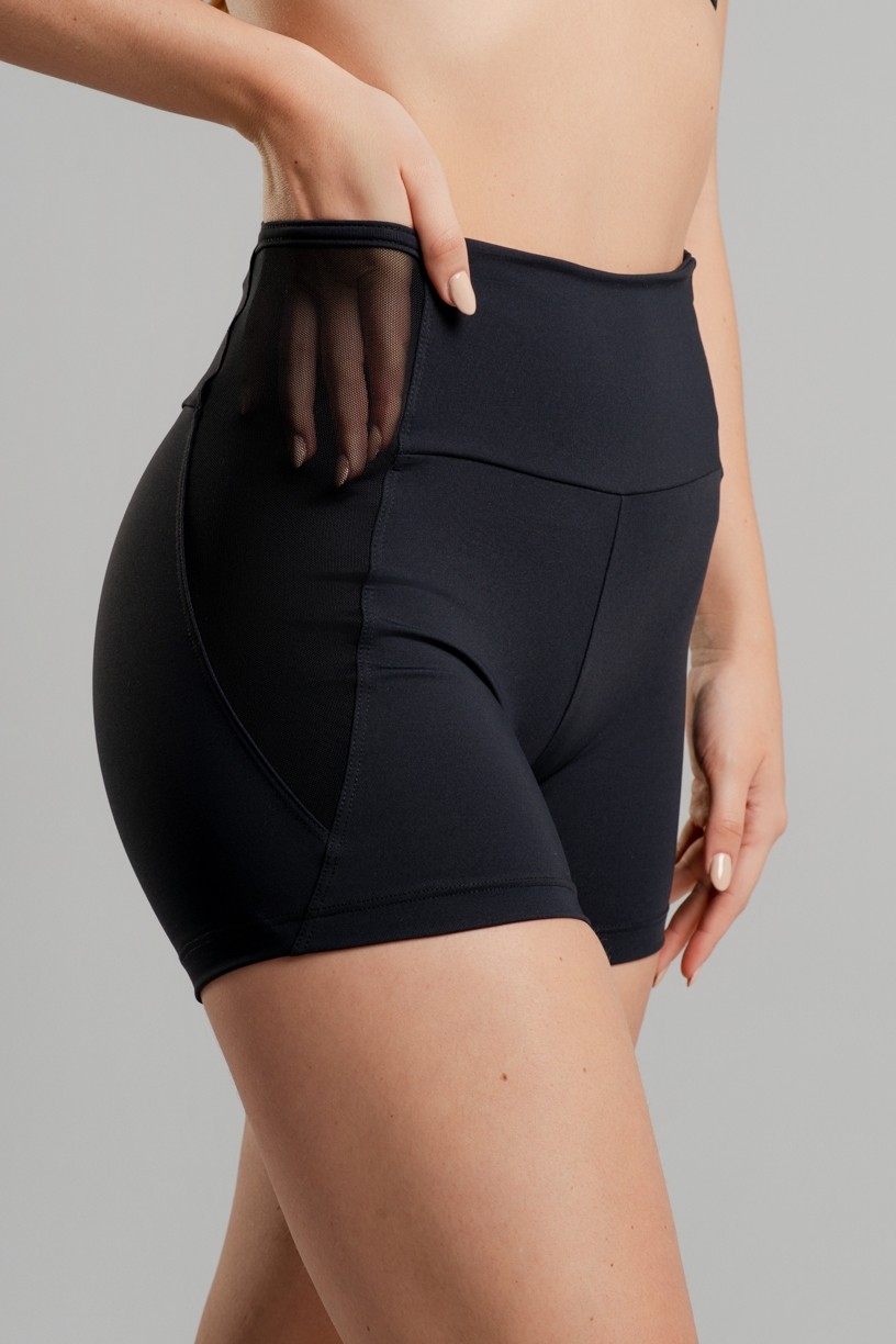 Short com Bolsos de Tule nas Laterais do Cós (Preto) | Ref: K4888-A