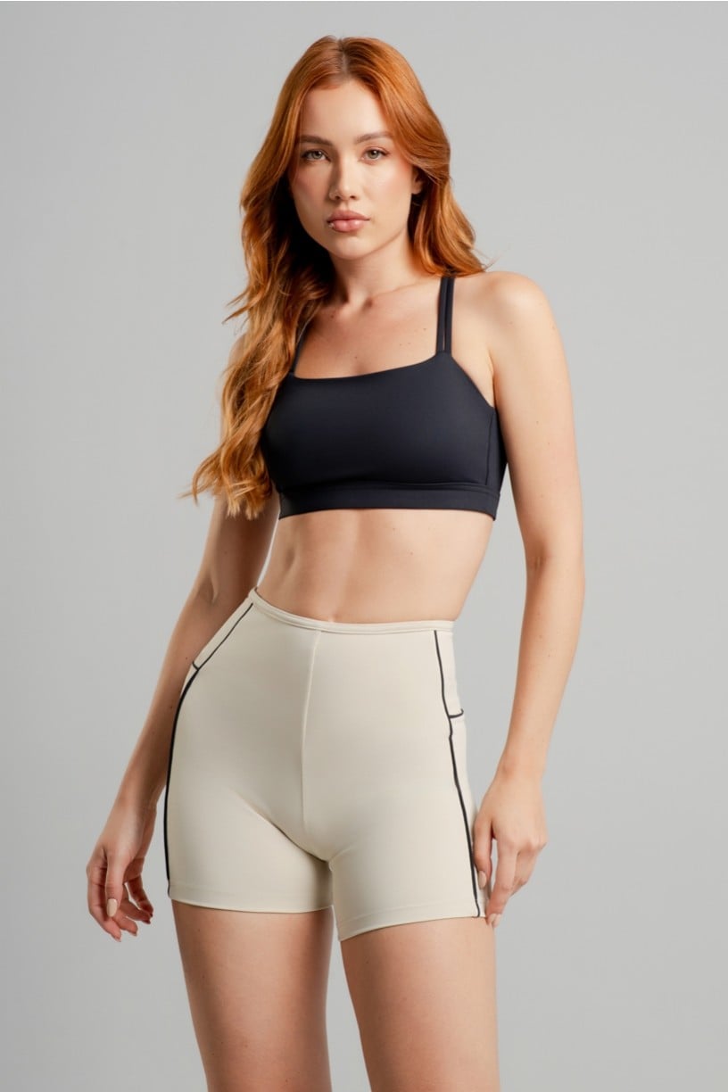 Short com Vivos Contrastantes (Off-White / Preto) | Ref: K4891-B