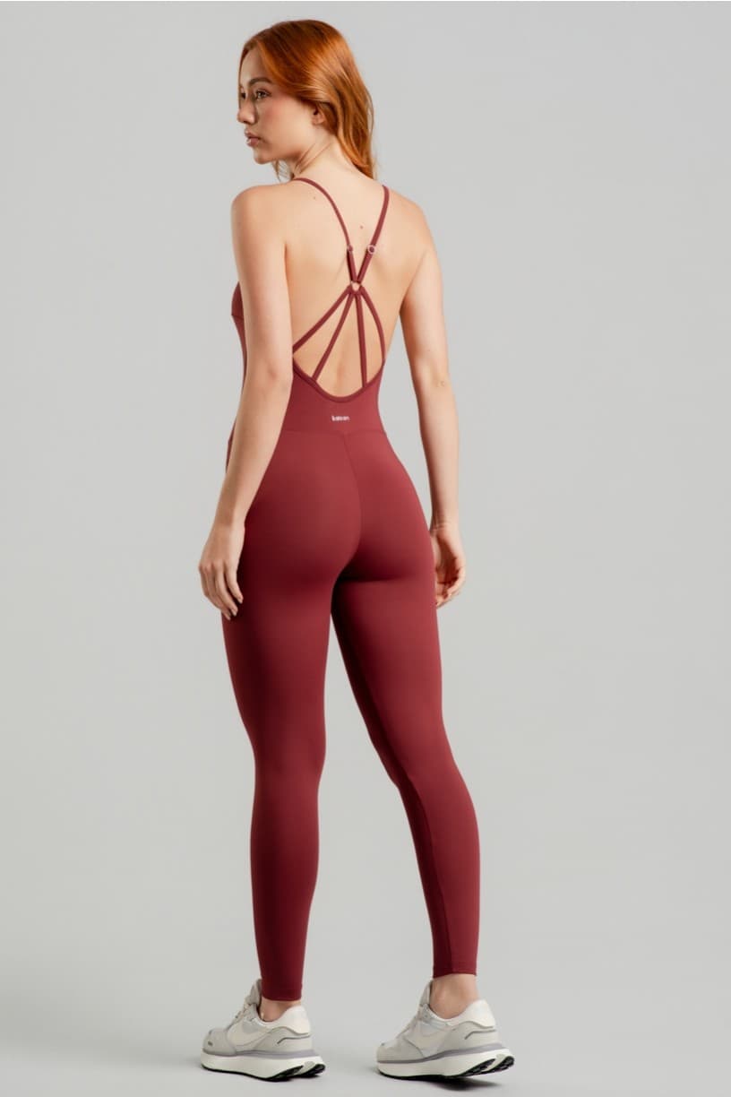 Macacão com Tiras e Alças Reguláveis (Rum) | Ref: K4898-A