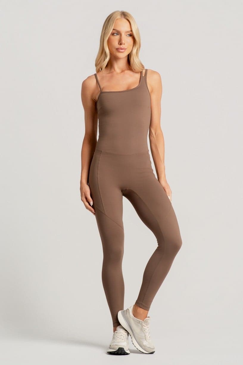 Macacão Assimétrico com Bolsos (Capuccino) | Ref: K4927-A