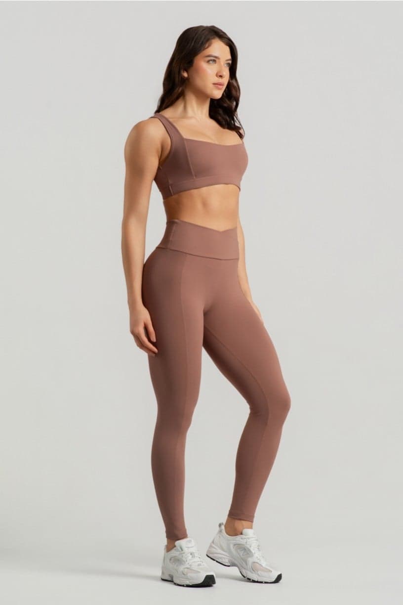 Calça Legging com Cós Transpssado e Recorte (Canela) | Ref: K4934-B