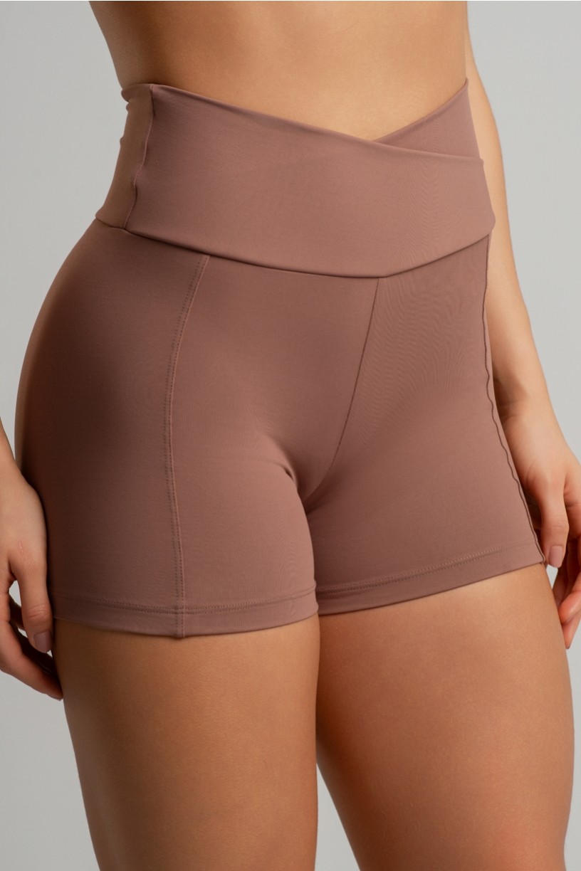 Short com Cós Transpassado e Recorte (Canela) | Ref: K4935-B