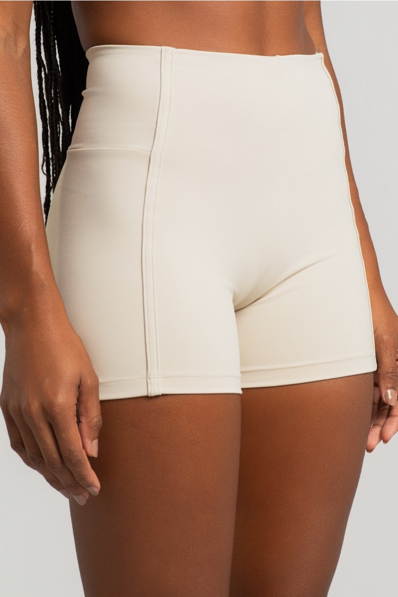 Short com Chapados (Off-White) | Ref: K4967-B