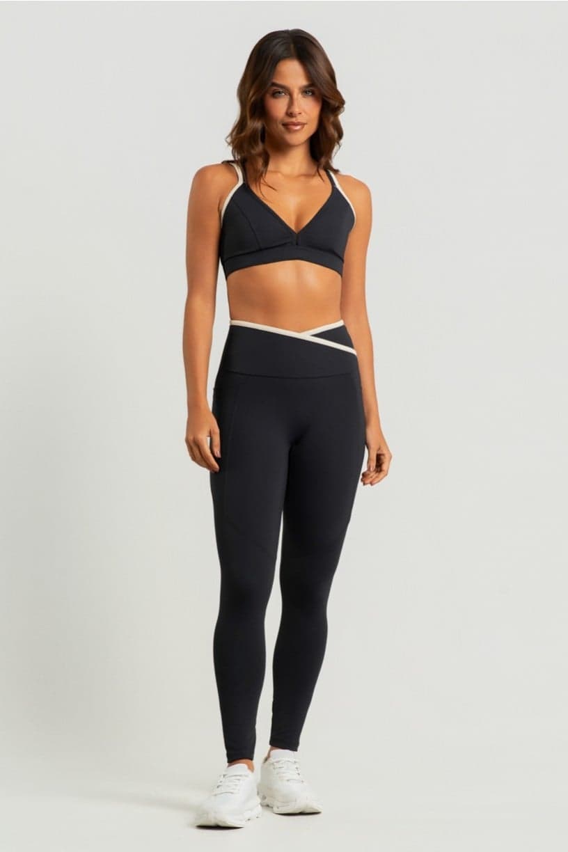 Top com Alças Duplas e Decote (Preto / Off-White) | Ref: K5012-A