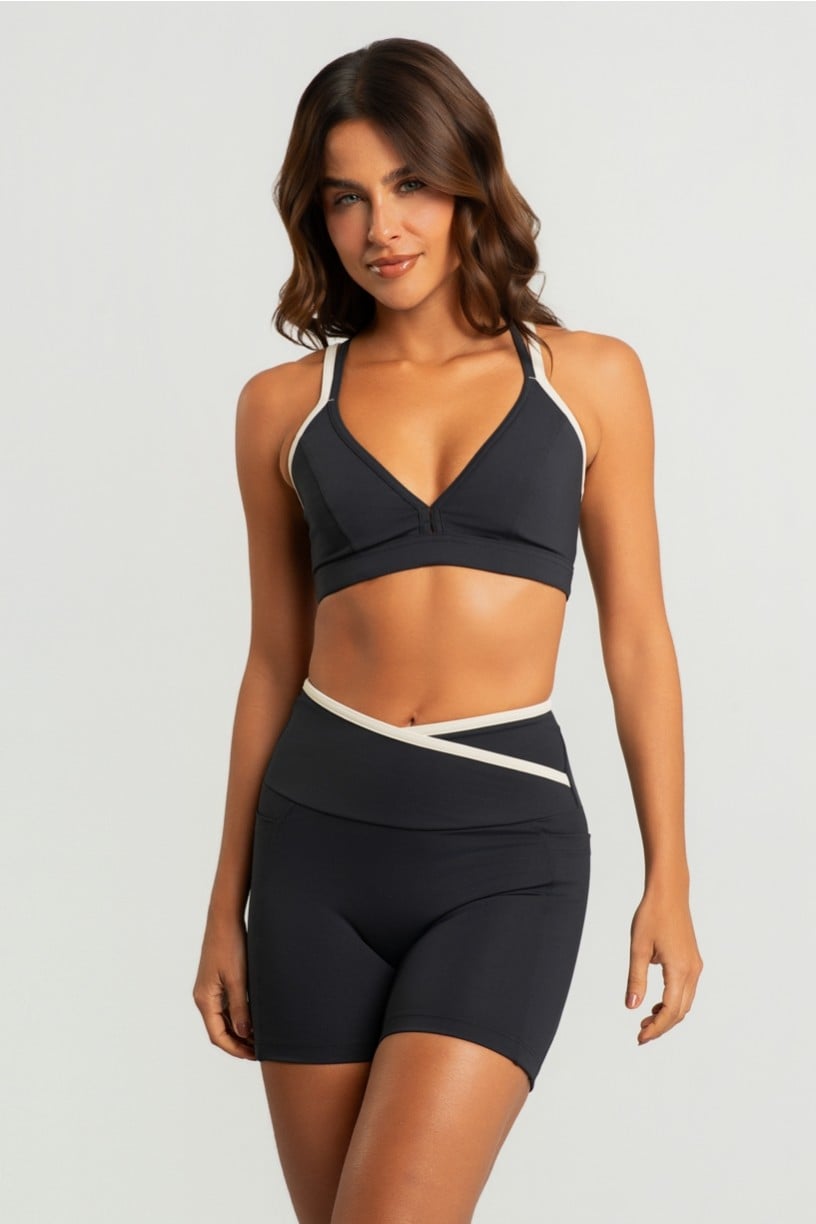 Short sem Gancho com Cós Transpassado e Bolsos (Preto / Off-White) | Ref: K5014-A