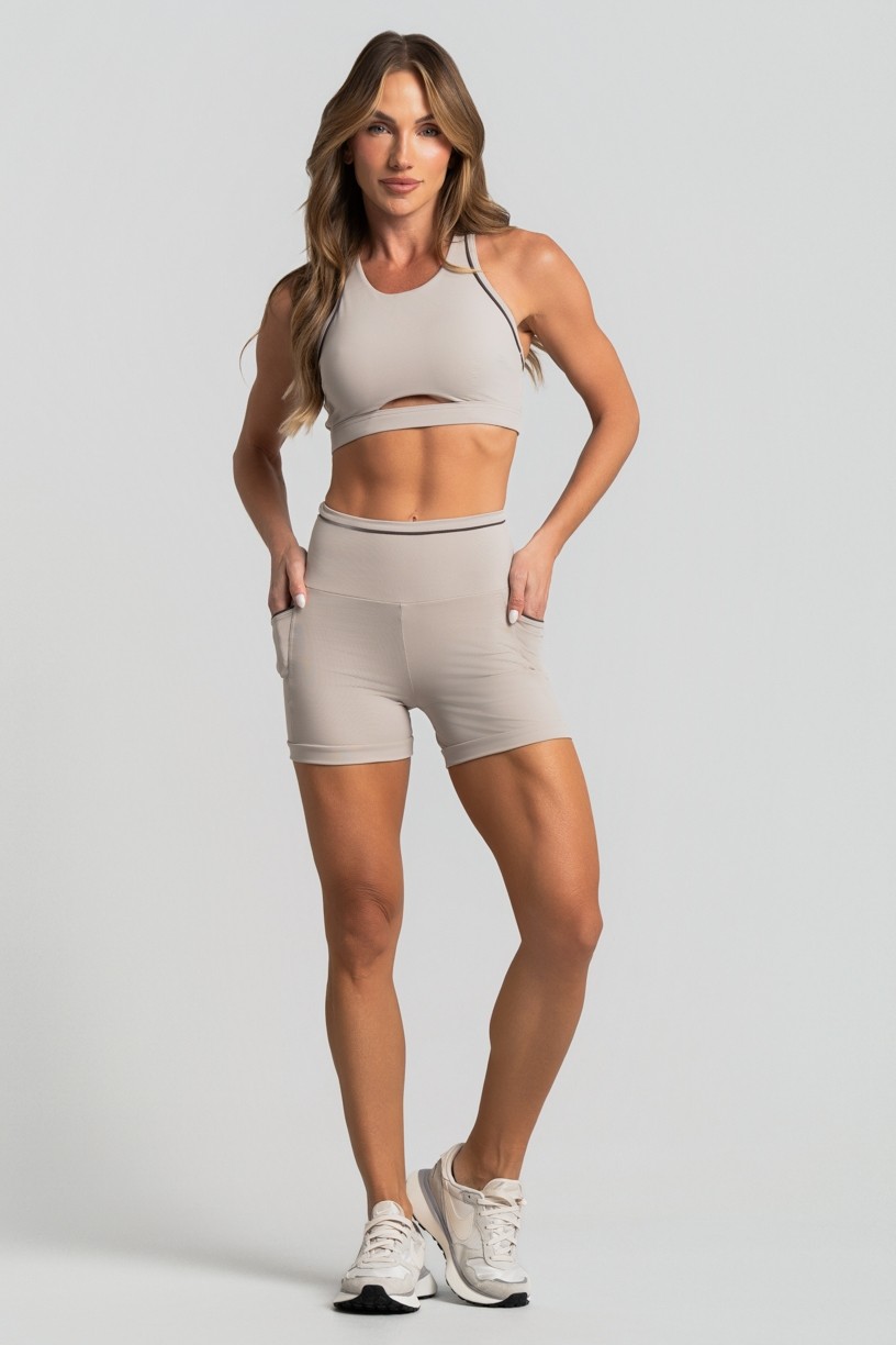 Short com Bolsos e Vivos Contrastantes (Duna / Trufa) | Ref: K5033-B
