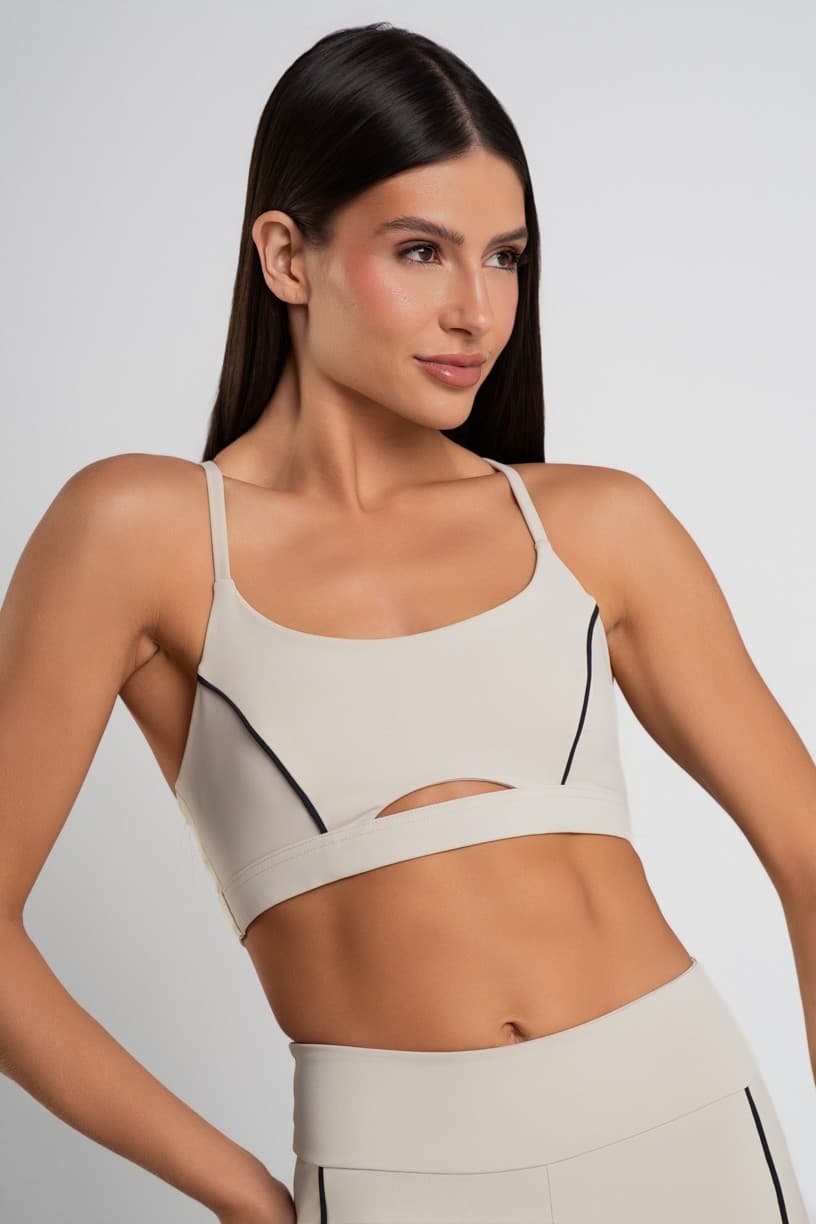 Top com Abertura Frontal e Vivos Contrastantes (Off-White / Preto) | Ref: K5046-B