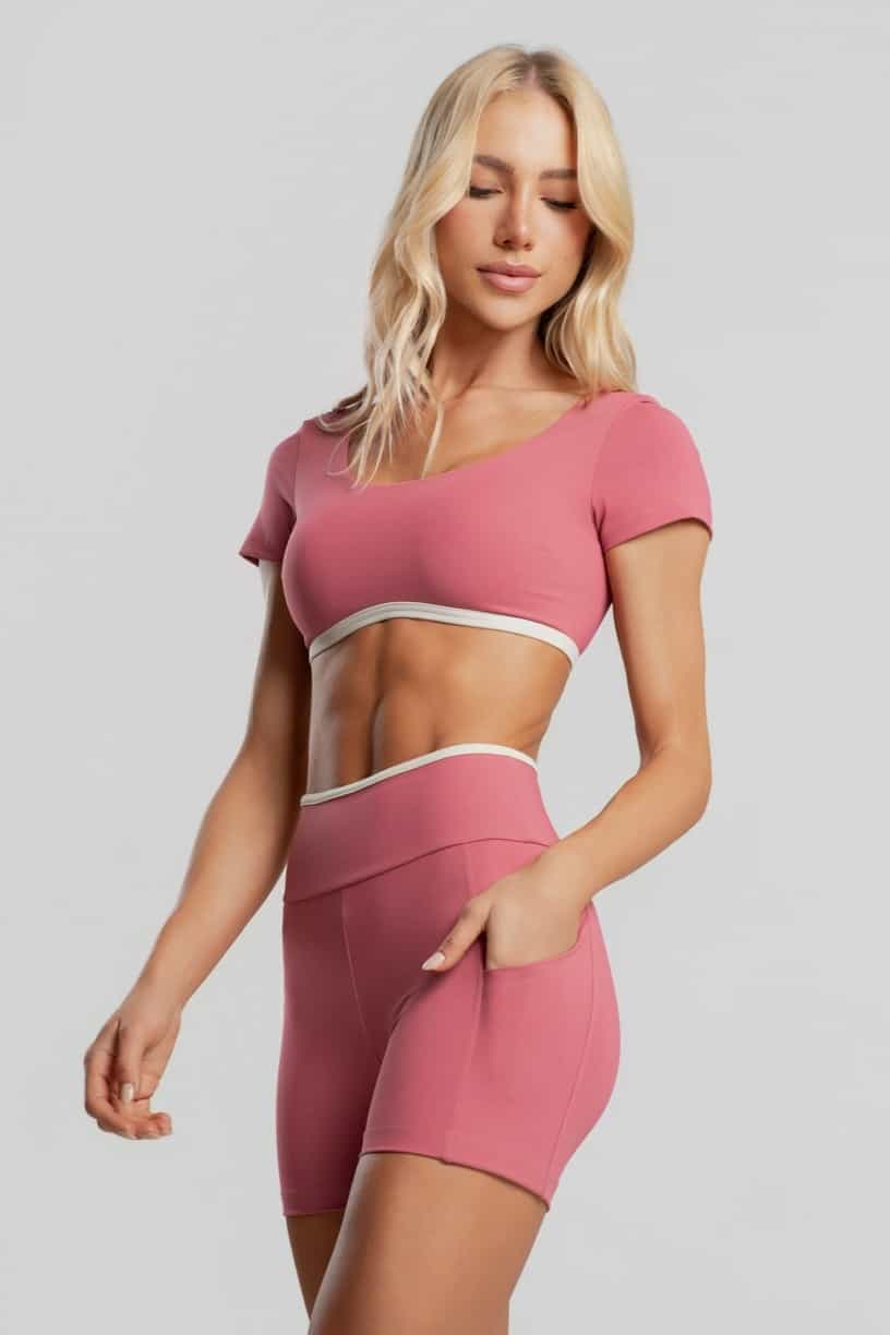 Short com Bolsos e Vira Contrastante (Hibisco / Off-White) | Ref: K4879-C