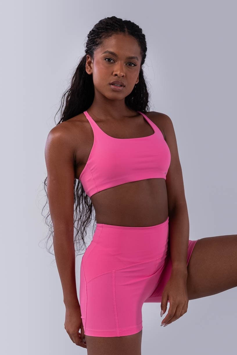 Short com Recortes e Cós Diferenciado (Rosa Chiclete) | Ref: K4480-B