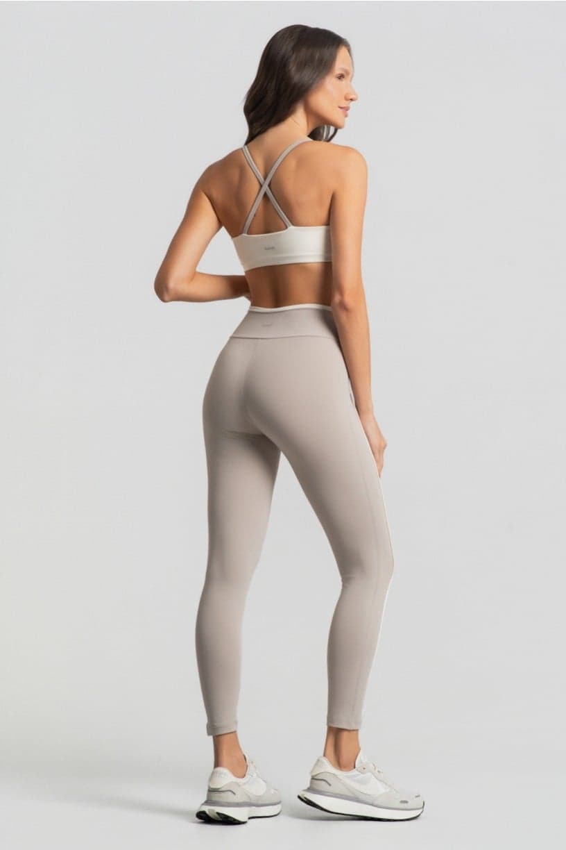 Calça Legging com Recorte e Vivo Contrastante (Duna / Vanilla) | Ref: K4981-A