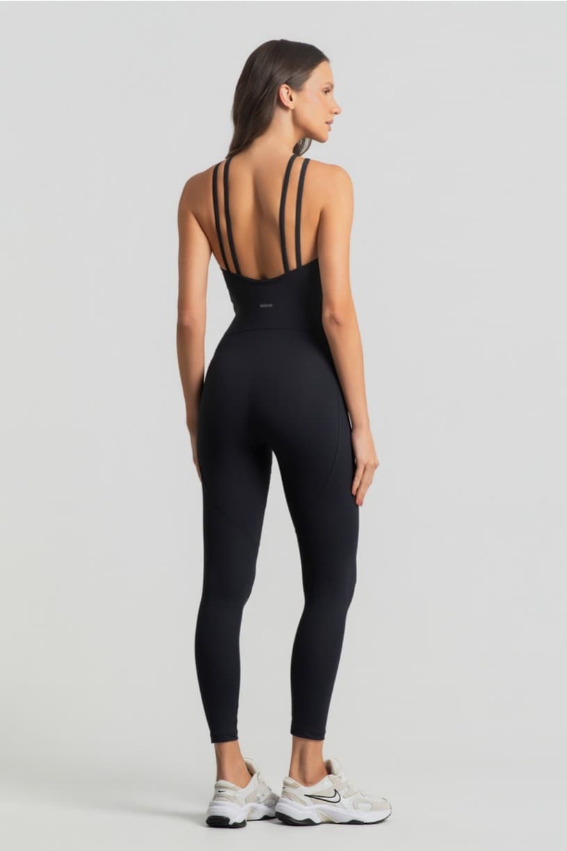 Macacão com Decote Alto e Alças Duplas (Preto) | Ref: K4992-A