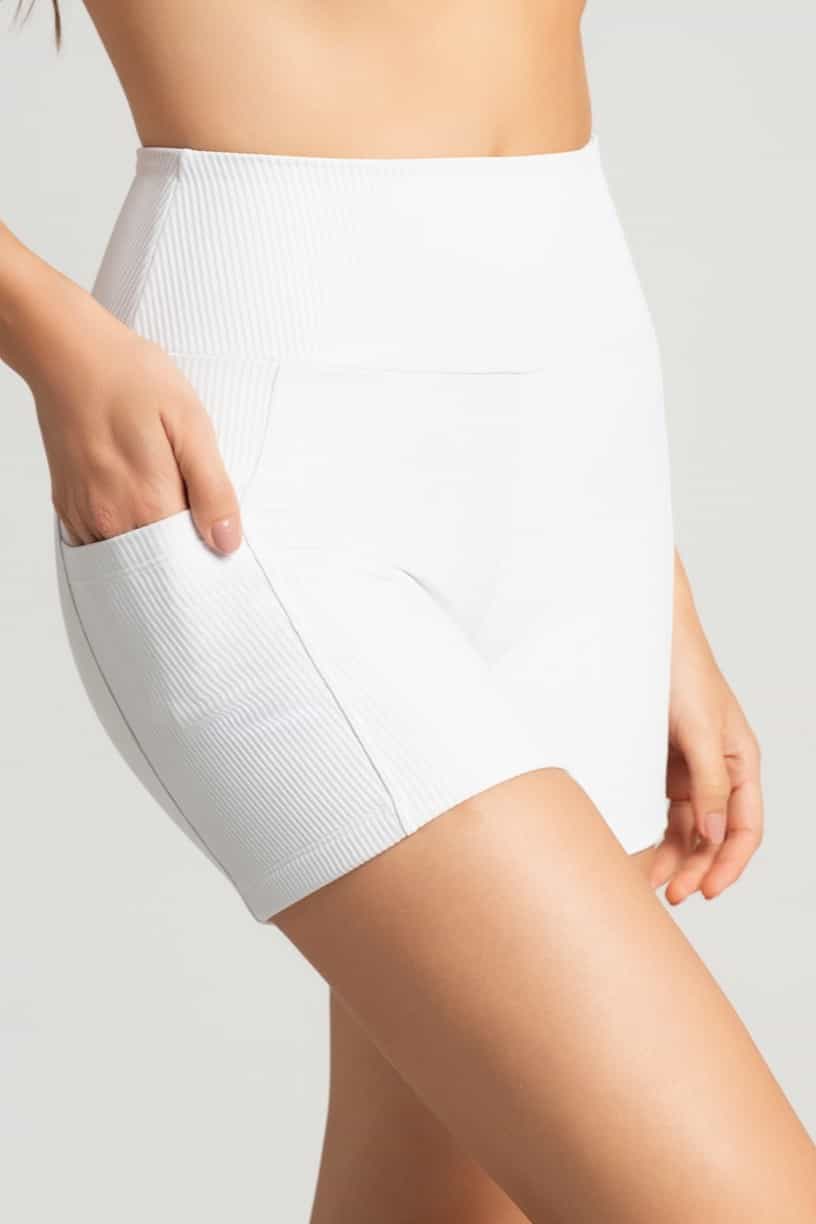 Short Canelado com Bolsos (Branco) | Ref: K5164-A