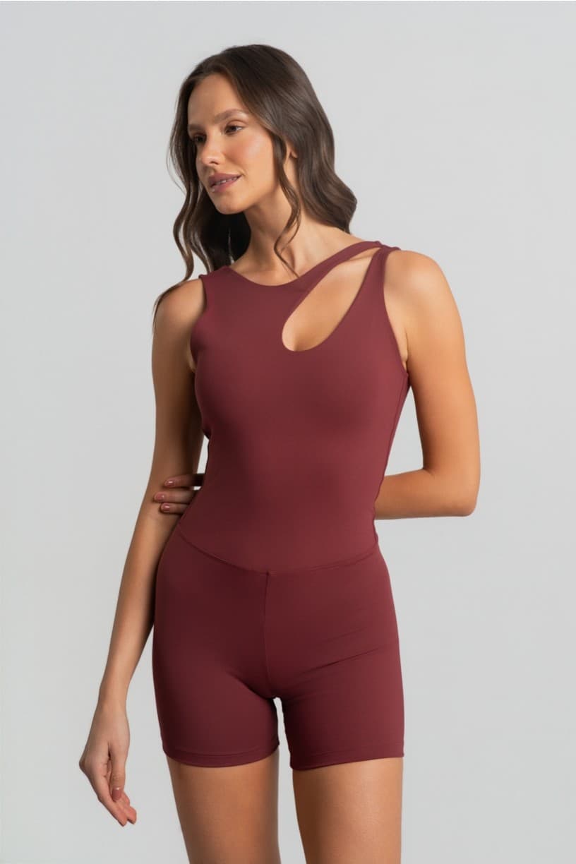 Macaquinho Assimétrico com Decote Alto (Rum) | Ref: K4997-A