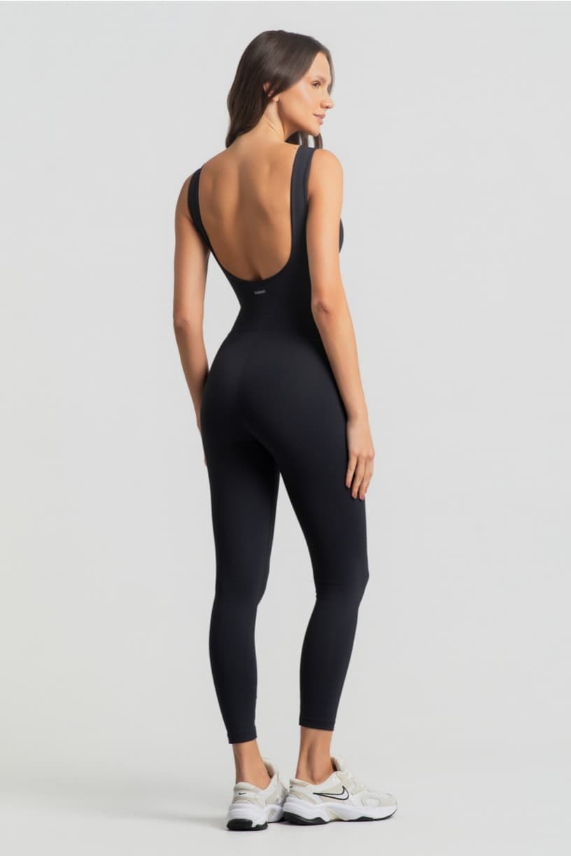 Macacão Assimétrico com Decote Alto (Preto) | Ref: K4998-A